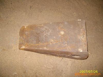 高锰钢;耐热钢;不锈钢;船用铸钢件;建筑机械铸钢件;轮胎模具铸钢件;护拦桩;挖掘机斗齿;铸钢阀门;抛丸机护板;_铸造_中国 山东 即墨市 即墨市南泉镇_青岛鑫泉铸钢加工厂_